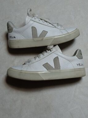 Veja Sneakers Size 5 Womans
